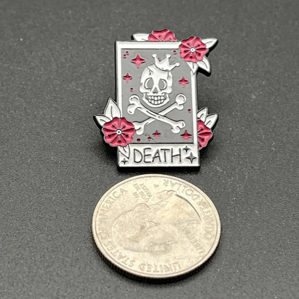 Death Tarot Card Skull‎ Crossbones Flowers  Lapel Hat Pin